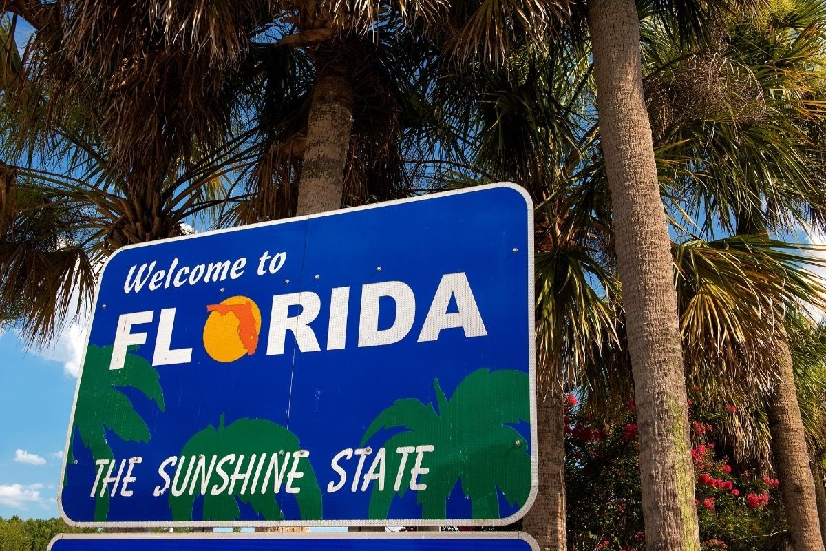The state sign welcoming you to Florida for a family vacation.