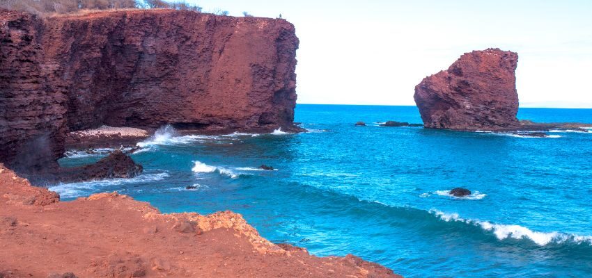 Hawaii's Sweetheart Rock may be the ideal romantic destination for star-crossed lovers.