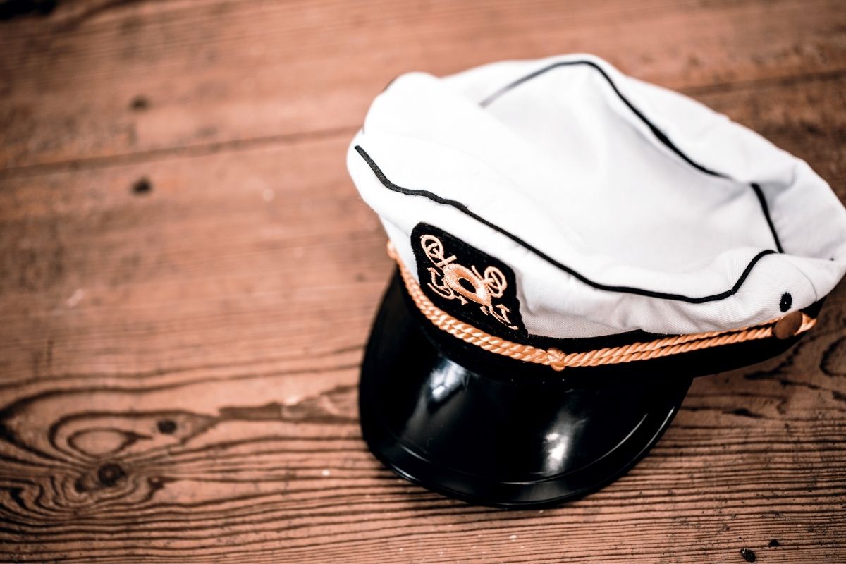 An example of a captain's sailing hat.
