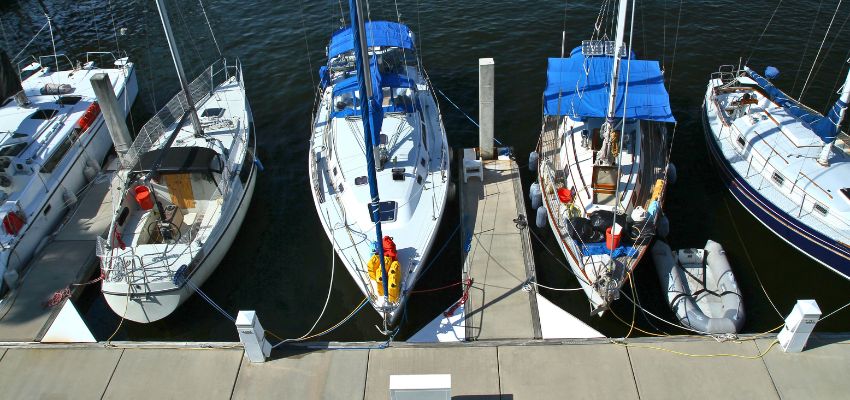 liveaboard-marinas-in-florida1 yachts and boats docked in a liveaboard marina