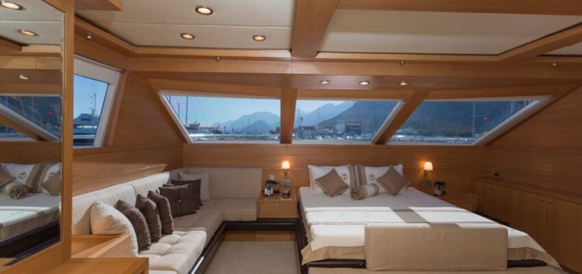 A luxurious room on a boat where customers can comfortably sleep on a boat.