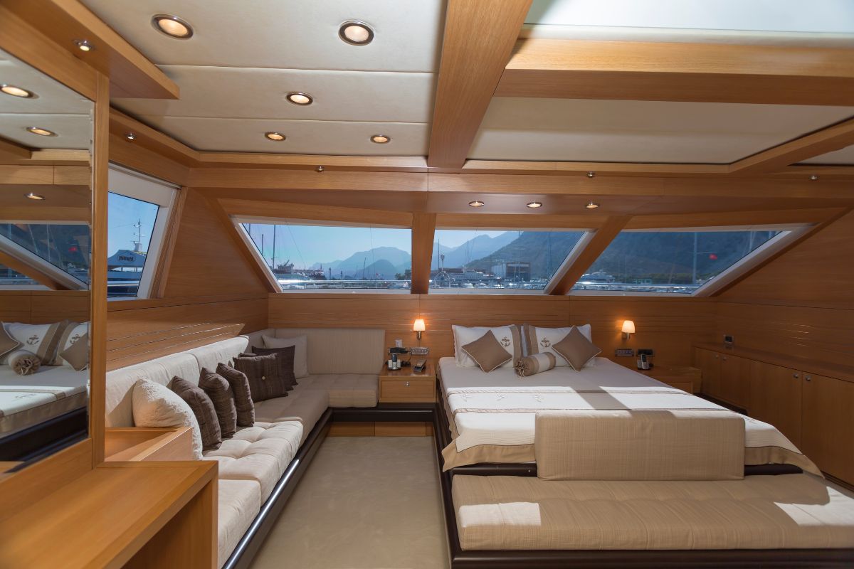A luxurious room on a boat where customers can comfortably sleep on a boat.