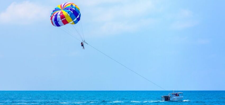 The people do parasailing in Pensacola which is one of the best destination.