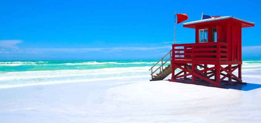 The west coast of Florida has clear, shallow waters that are perfect for families and beach lovers looking for a peaceful swim or relaxed paddle.