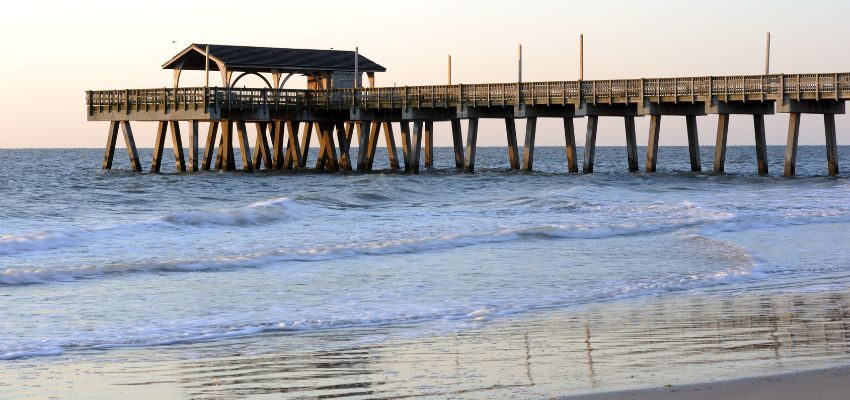 Discover the picturesque coastal town of Tybee Island. You'll find the famous Tybee Island Lighthouse and Museum that stands as a beacon of the past.