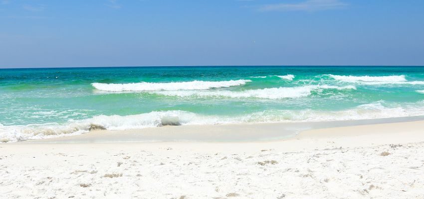 Destin is a fantastic snorkeling hotspot. It has family-friendly and affordable white sand beaches.