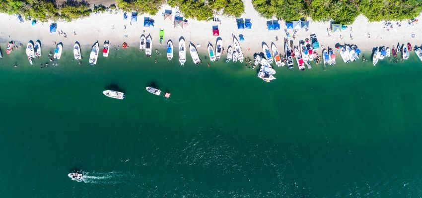 Peanut Island, located in Riviera Beach, is a remarkable and unparalleled snorkeling destination. Accessible only by water taxis, this artificial beach is an ideal vacation spot outside the bustling city.